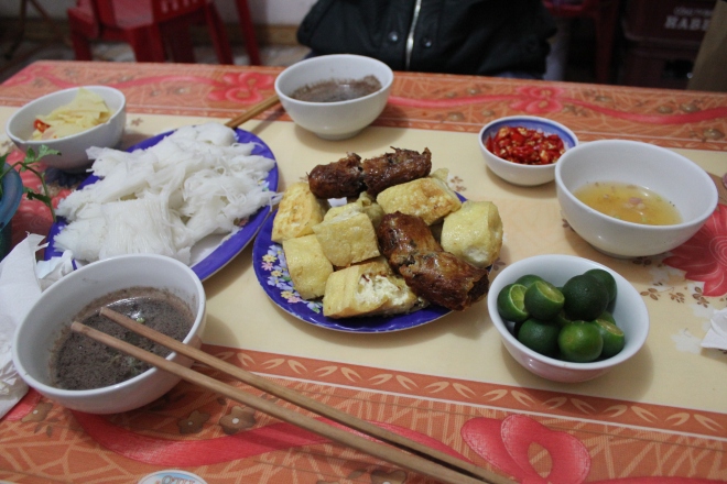 So of course we had to get the real deal! Vietnamese tofu with spring rolls and rice noodles, omnomnom... 